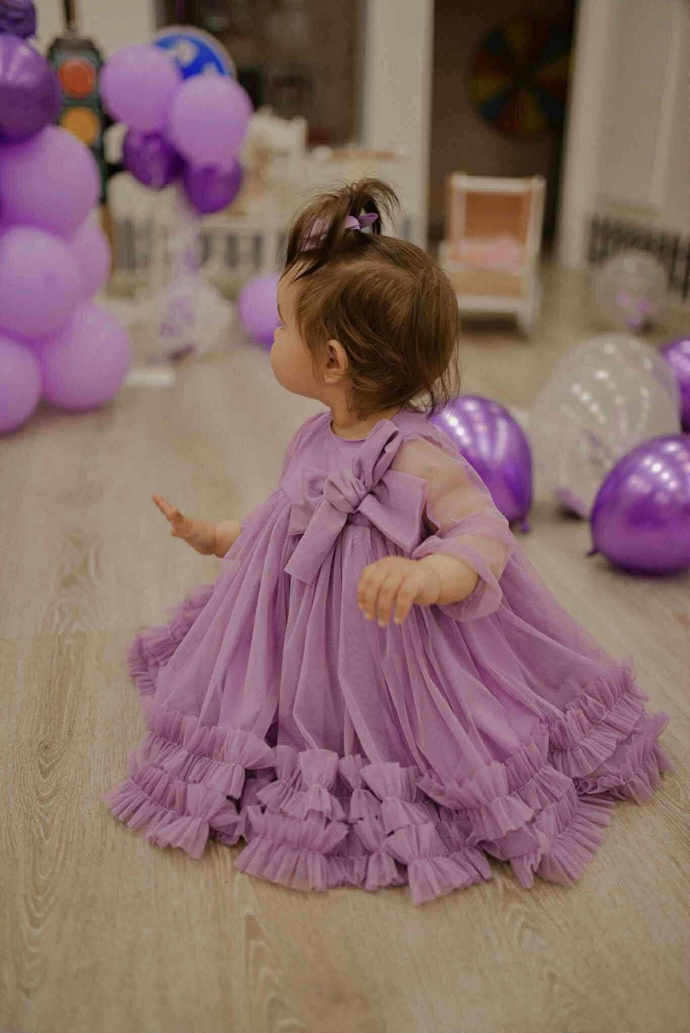 Alyvinės spalvos šventinė suknelė